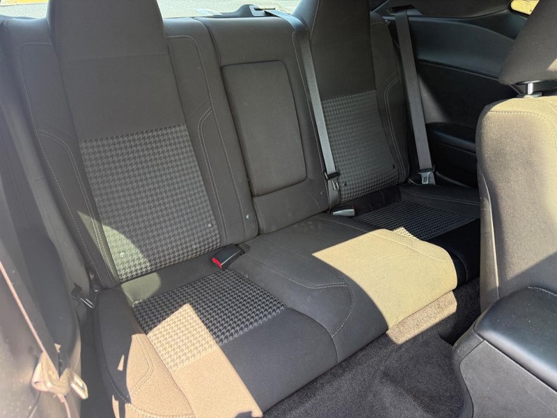 Dodge Challenger Vehicle Full-screen Gallery Image 10