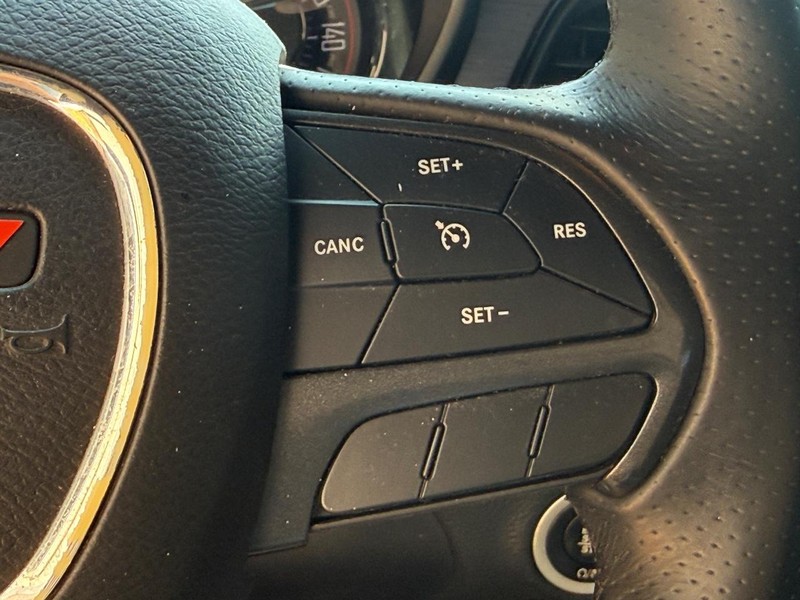 Dodge Challenger Vehicle Full-screen Gallery Image 15