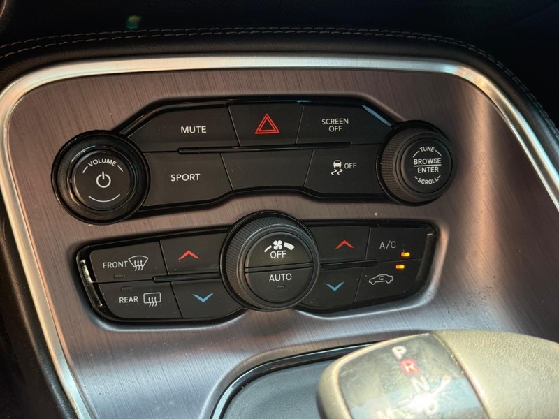 Dodge Challenger Vehicle Full-screen Gallery Image 19