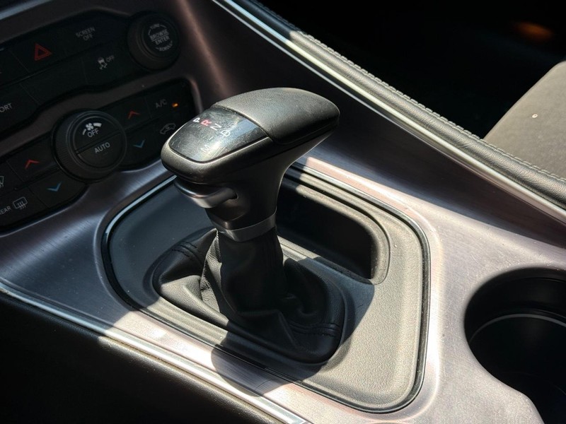 Dodge Challenger Vehicle Full-screen Gallery Image 20