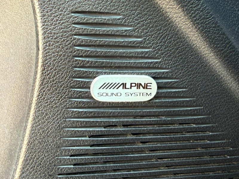 Dodge Challenger Vehicle Full-screen Gallery Image 25