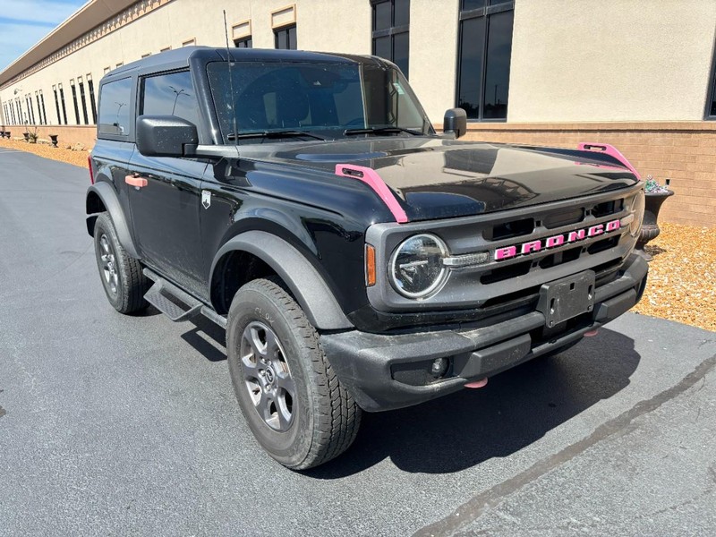 Ford Bronco Vehicle Full-screen Gallery Image 02