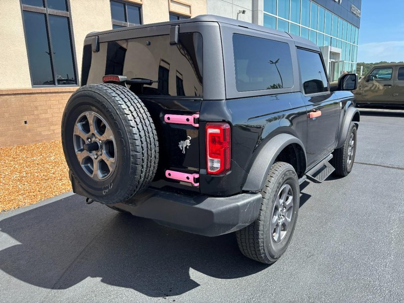Ford Bronco Vehicle Full-screen Gallery Image 03