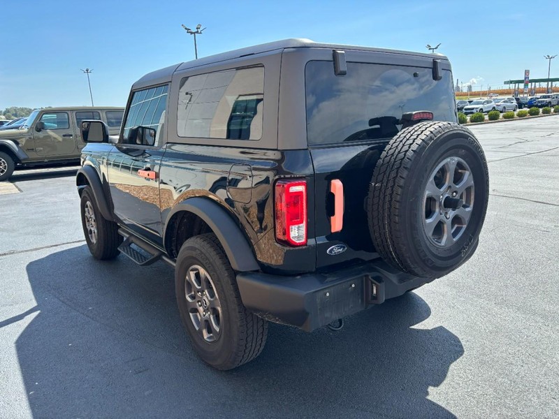 Ford Bronco Vehicle Full-screen Gallery Image 05