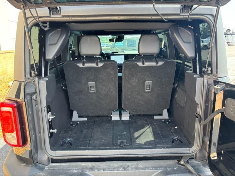 Ford Bronco Vehicle Full-screen Gallery Image 06