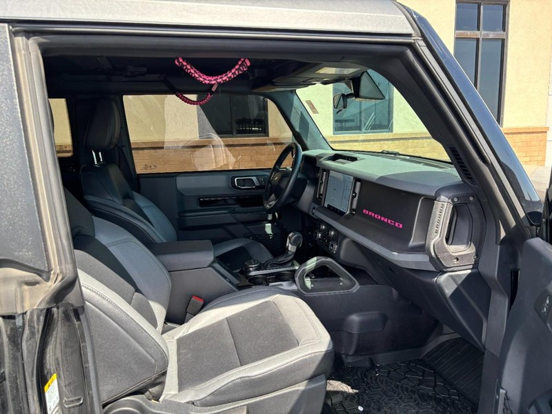 Ford Bronco Vehicle Full-screen Gallery Image 09
