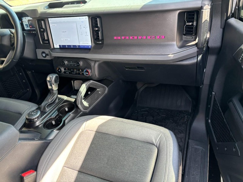 Ford Bronco Vehicle Full-screen Gallery Image 10
