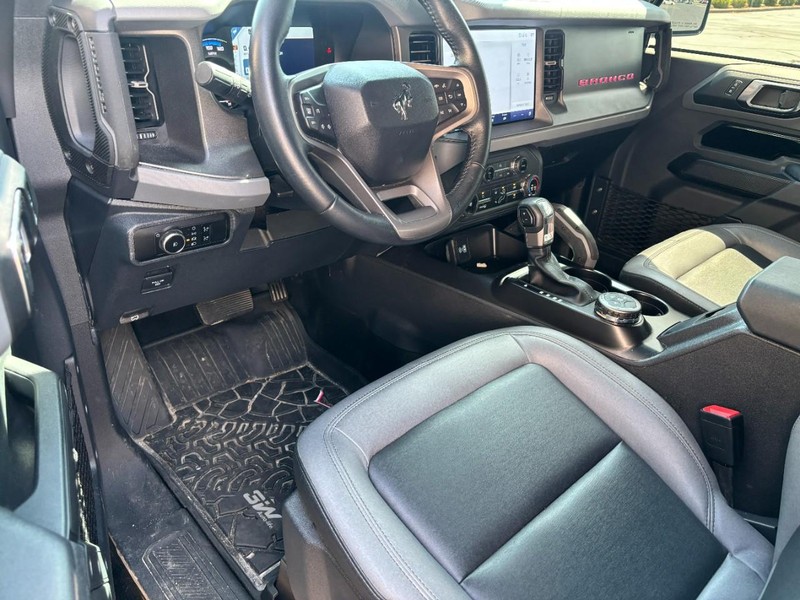 Ford Bronco Vehicle Full-screen Gallery Image 12
