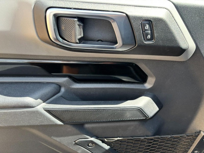 Ford Bronco Vehicle Full-screen Gallery Image 13
