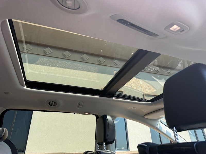 Chrysler Pacifica Vehicle Full-screen Gallery Image 12