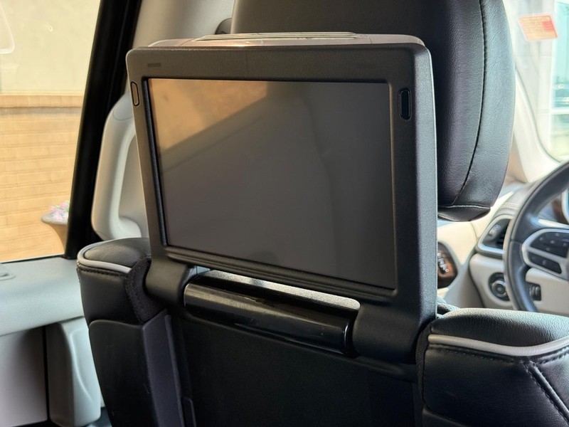 Chrysler Pacifica Vehicle Full-screen Gallery Image 14