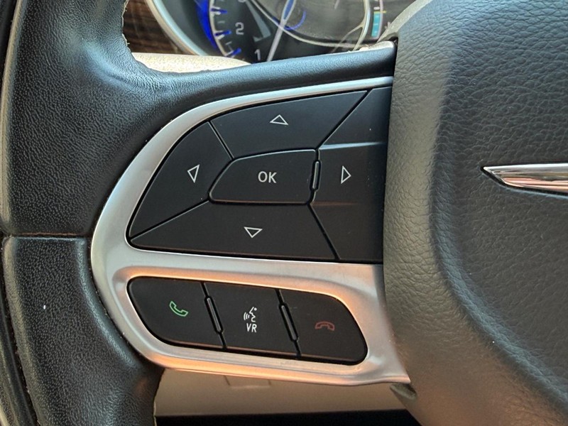 Chrysler Pacifica Vehicle Full-screen Gallery Image 17