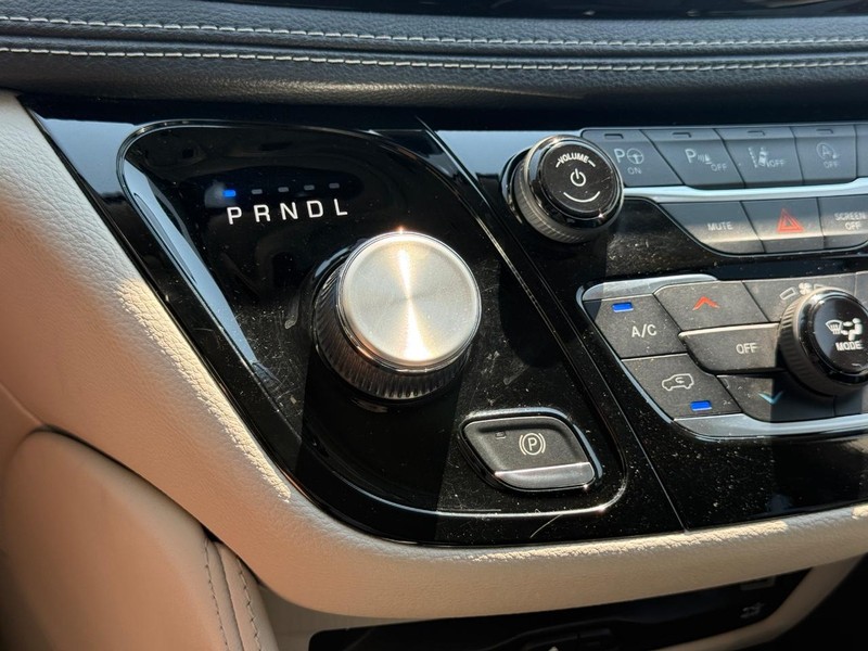 Chrysler Pacifica Vehicle Full-screen Gallery Image 21