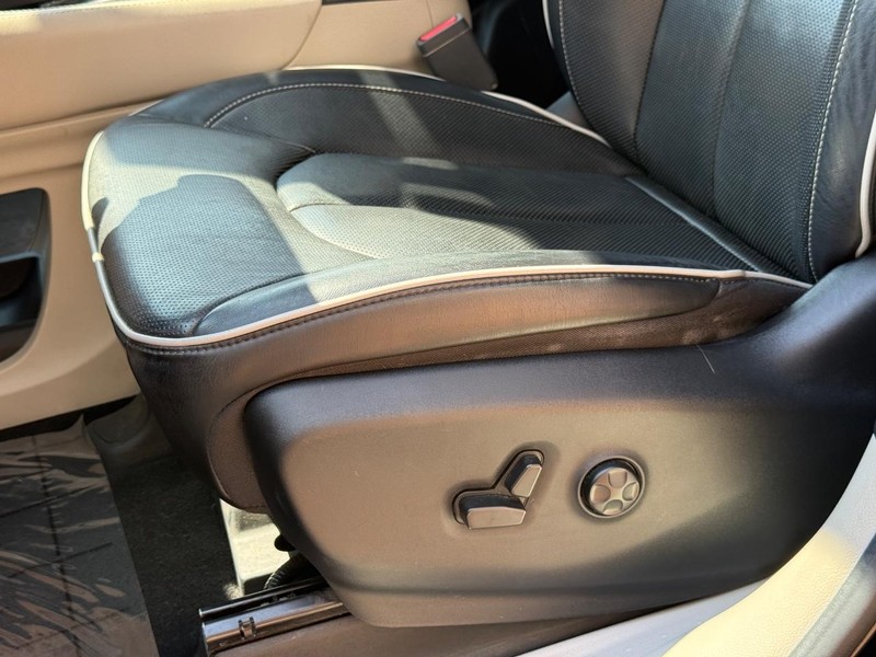 Chrysler Pacifica Vehicle Full-screen Gallery Image 28