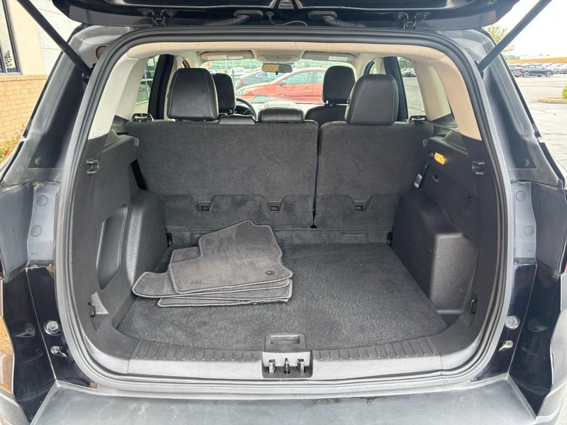 Ford Escape Vehicle Full-screen Gallery Image 06