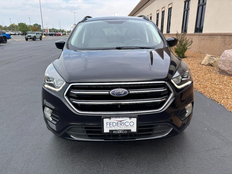 Ford Escape Vehicle Full-screen Gallery Image 08
