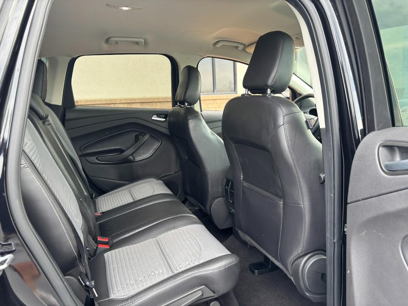 Ford Escape Vehicle Full-screen Gallery Image 09