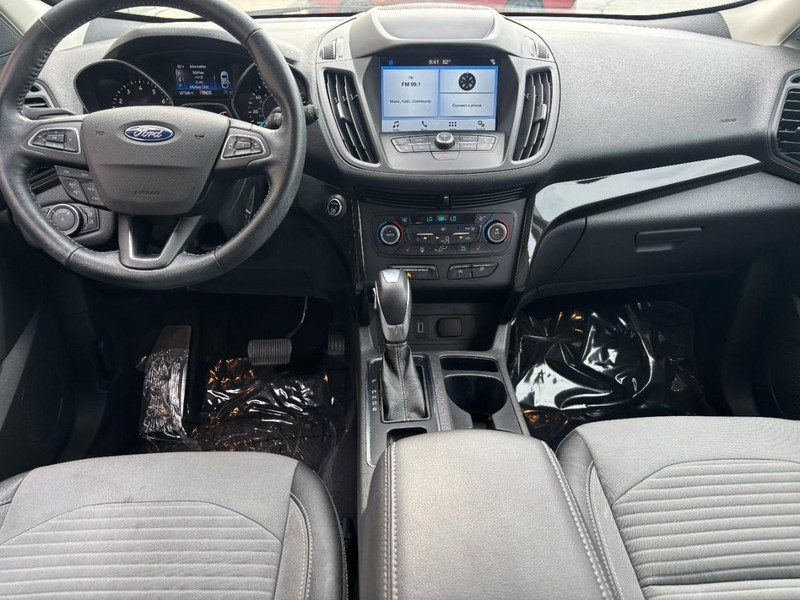 Ford Escape Vehicle Full-screen Gallery Image 10