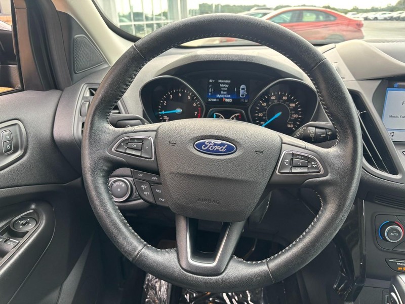 Ford Escape Vehicle Full-screen Gallery Image 11