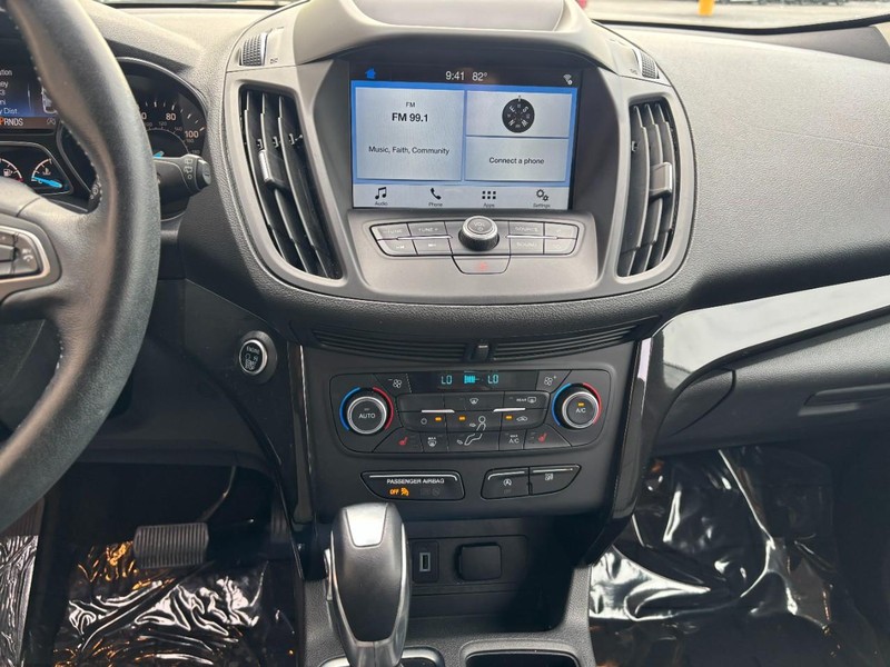 Ford Escape Vehicle Full-screen Gallery Image 12