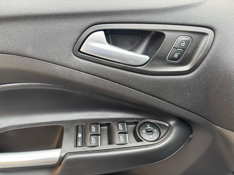 Ford Escape Vehicle Full-screen Gallery Image 14