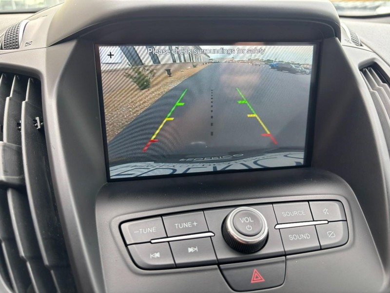 Ford Escape Vehicle Full-screen Gallery Image 18