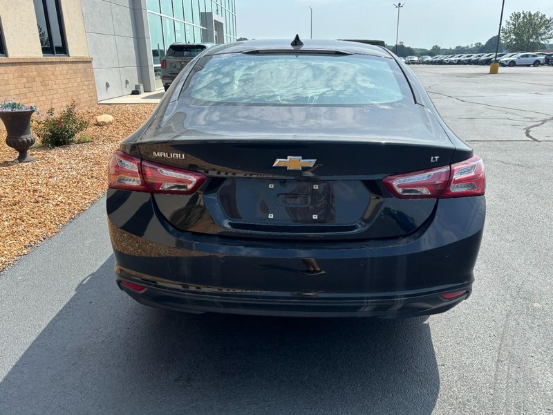 Chevrolet Malibu Vehicle Full-screen Gallery Image 04