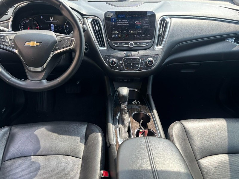 Chevrolet Malibu Vehicle Full-screen Gallery Image 10