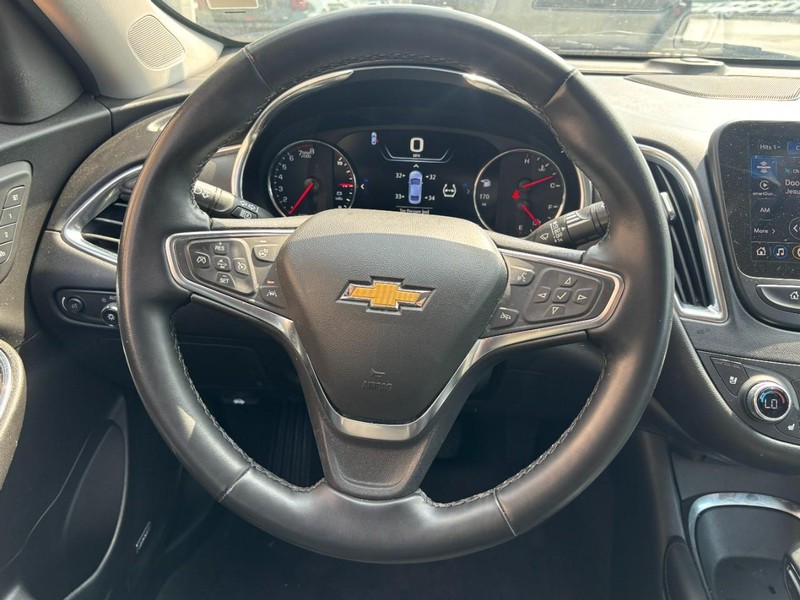 Chevrolet Malibu Vehicle Full-screen Gallery Image 11