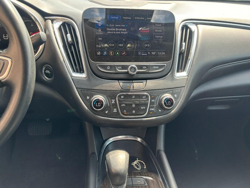 Chevrolet Malibu Vehicle Full-screen Gallery Image 12