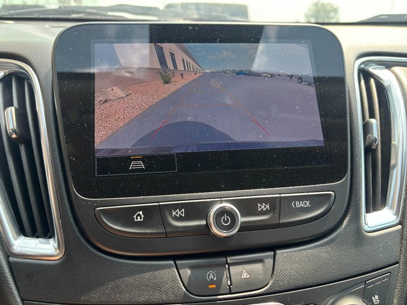 Chevrolet Malibu Vehicle Full-screen Gallery Image 19
