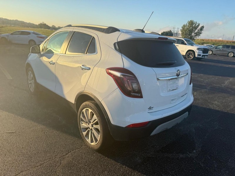 Buick Encore Vehicle Full-screen Gallery Image 02
