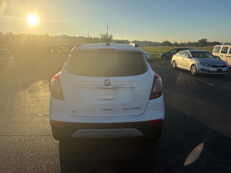 Buick Encore Vehicle Full-screen Gallery Image 03