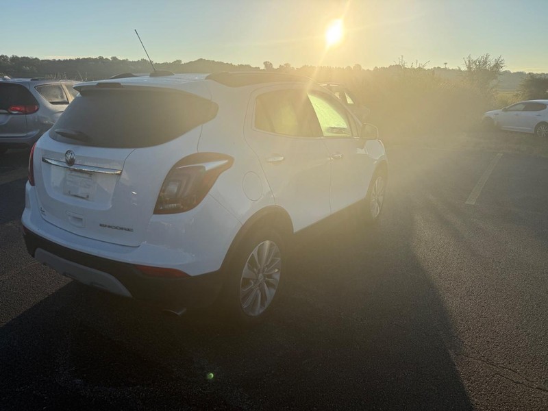 Buick Encore Vehicle Full-screen Gallery Image 04