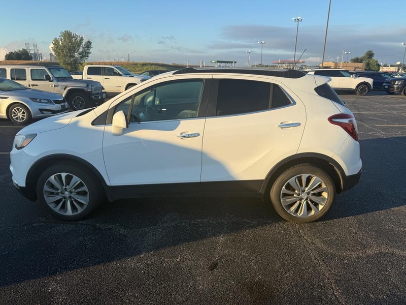 Buick Encore Vehicle Full-screen Gallery Image 11