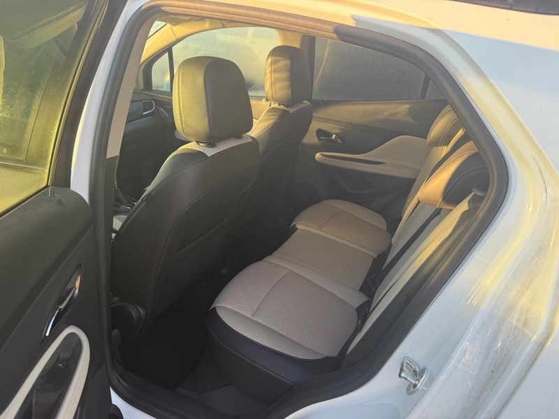 Buick Encore Vehicle Full-screen Gallery Image 12