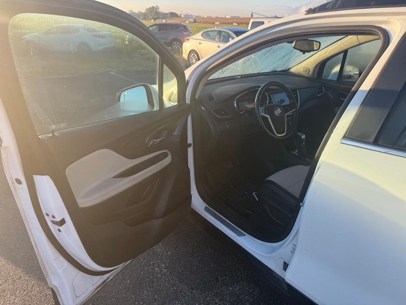 Buick Encore Vehicle Full-screen Gallery Image 13