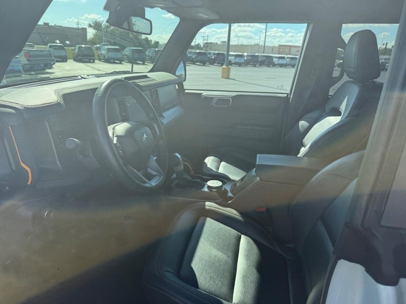 Ford Bronco Vehicle Full-screen Gallery Image 02