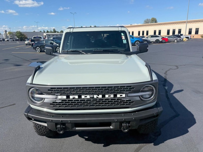 Ford Bronco Vehicle Full-screen Gallery Image 07