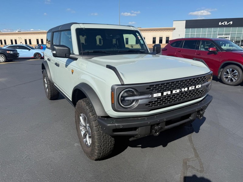 Ford Bronco Vehicle Full-screen Gallery Image 08
