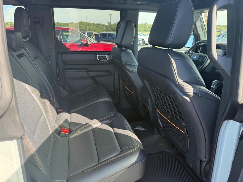 Ford Bronco Vehicle Full-screen Gallery Image 10