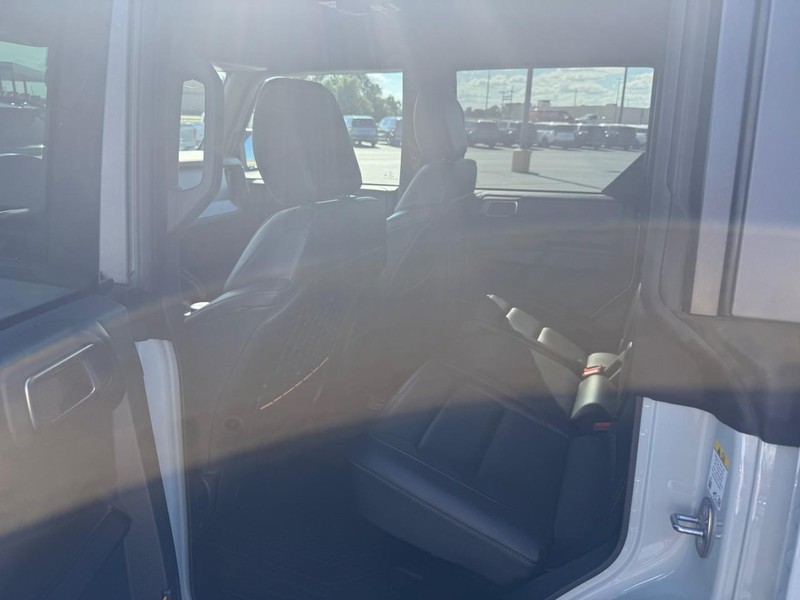 Ford Bronco Vehicle Full-screen Gallery Image 14