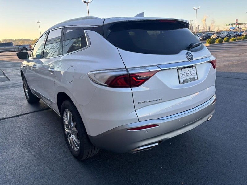 Buick Enclave Vehicle Full-screen Gallery Image 05