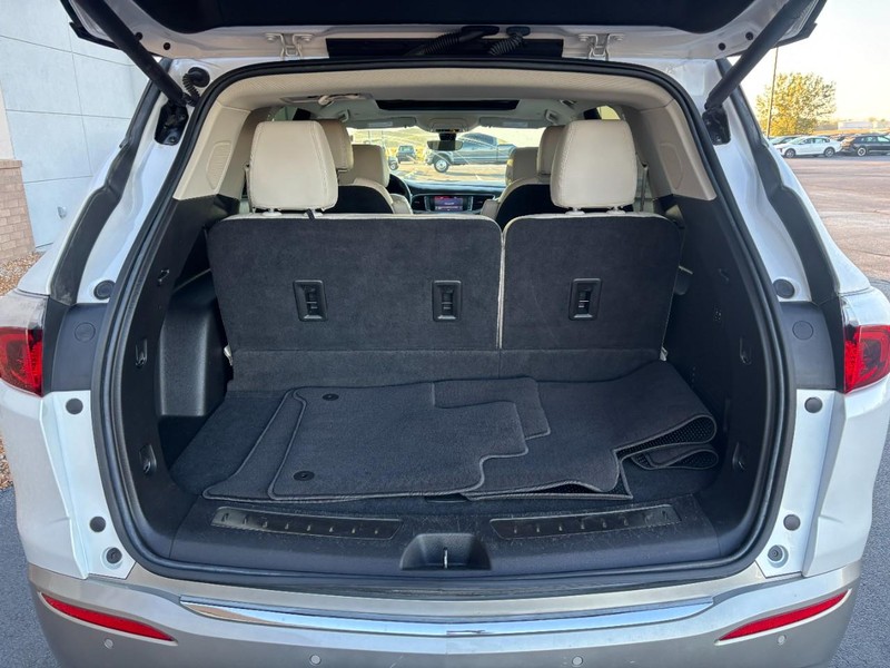 Buick Enclave Vehicle Full-screen Gallery Image 06
