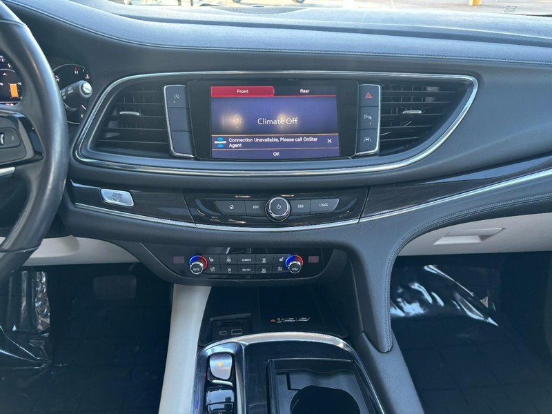 Buick Enclave Vehicle Full-screen Gallery Image 12