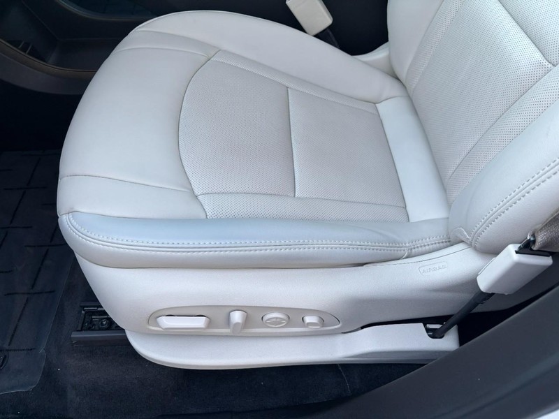 Buick Enclave Vehicle Full-screen Gallery Image 15