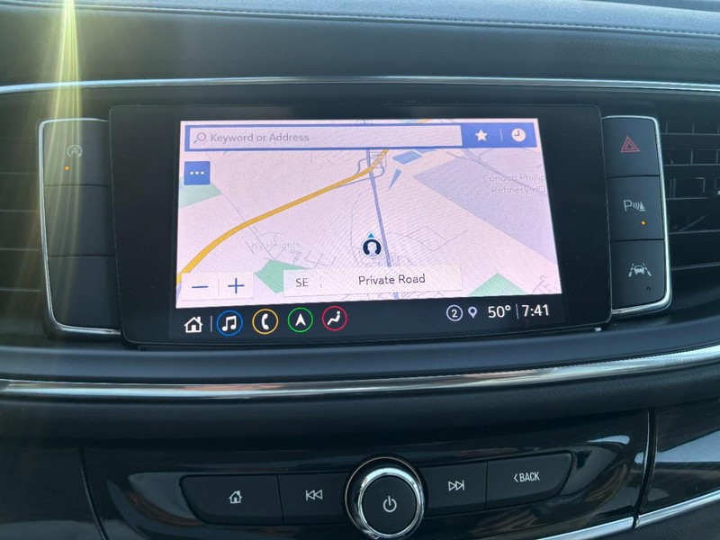 Buick Enclave Vehicle Full-screen Gallery Image 18