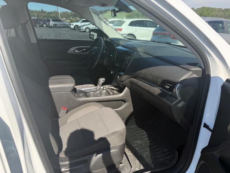 Chevrolet Traverse Vehicle Full-screen Gallery Image 09