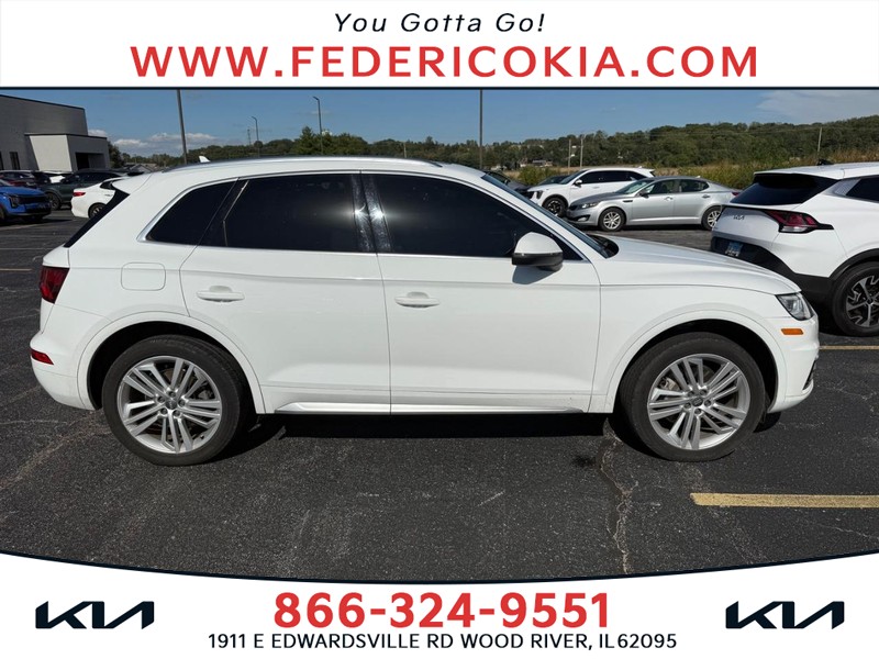 Audi Q5 Vehicle Full-screen Gallery Image 01