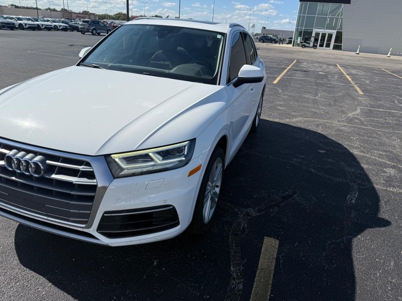 Audi Q5 Vehicle Full-screen Gallery Image 06